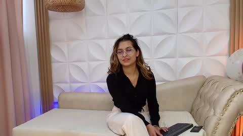 beccamilanni online show from 5, 3, 2025