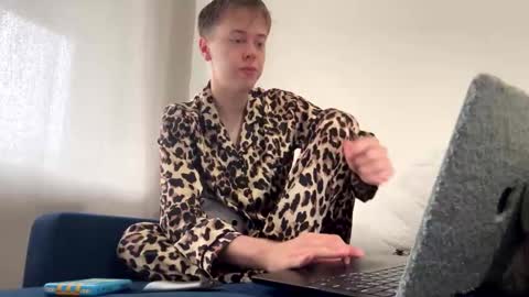 beeb0y online show from 15, 9, 2025