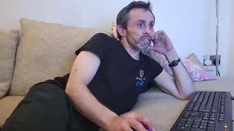 Snapshot of begbestuk chatting on 2, 11, 2025 begbestuk online show from 2, 11, 2025