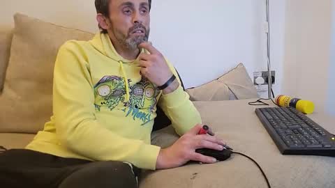 Snapshot of begbestuk chatting on 5, 11, 2025 begbestuk online show from 5, 11, 2025