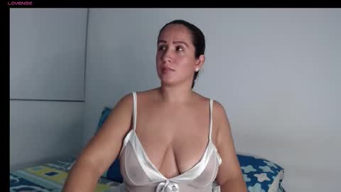 Snapshot of bela_hadid05 chatting on 2, 10, 2025 hadid online show from 2, 10, 2025