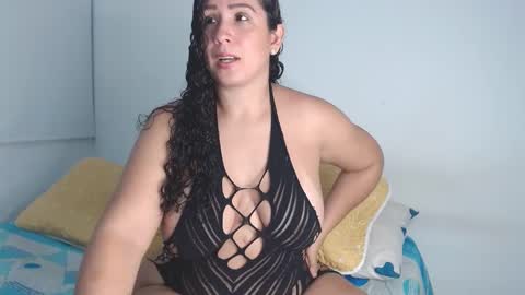 Snapshot of bela_hadid05 chatting on 12, 10, 2025 hadid online show from 12, 10, 2025