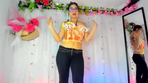Snapshot of belinda_luna_ chatting on 5, 11, 2025 modelo independiente online show from 5, 11, 2025