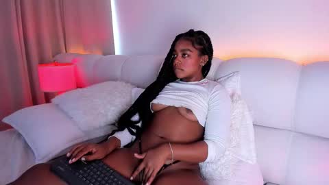 Snapshot of belkis_mills chatting on 3, 10, 2025  Belkis  online show from 3, 10, 2025