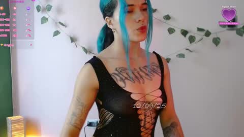 Snapshot of bell_art chatting on 12, 9, 2025 online show from 12, 9, 2025