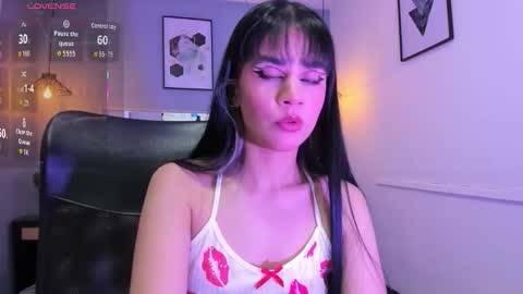 Snapshot of bell_marinny chatting on 17, 12, 2025 Bell online show from 17, 12, 2025