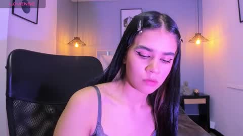 Snapshot of bell_marinny chatting on 23, 12, 2025 Bell online show from 23, 12, 2025