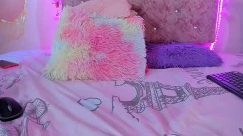 Snapshot of bella__sweets chatting on 1, 2, 2025 Melanie online show from 1, 2, 2025