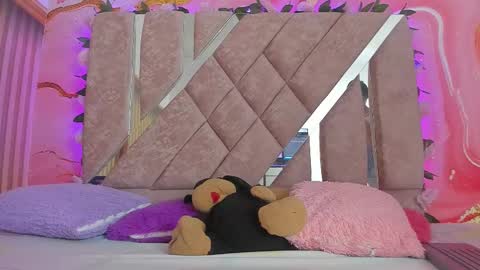 Snapshot of bella__sweets chatting on 23, 2, 2026 Melanie online show from 23, 2, 2026