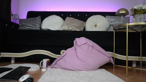 Emma  Bella online show from 28, 2, 2025