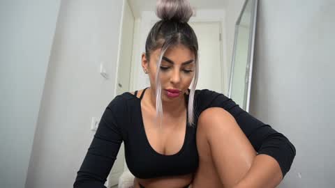 Emma  Bella online show from 2, 10, 2025