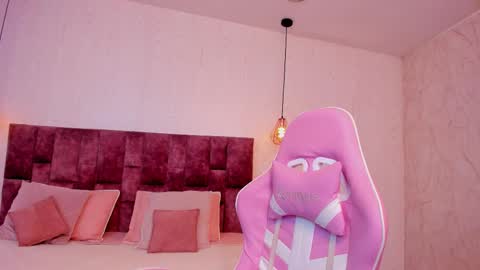 BELLA CLARCK online show from 14, 11, 2025