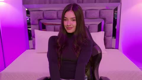 Bella  online show from 5, 11, 2025