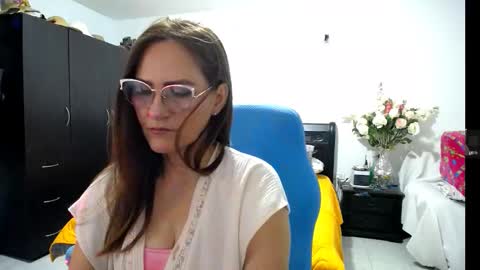Bella online show from 8, 10, 2025