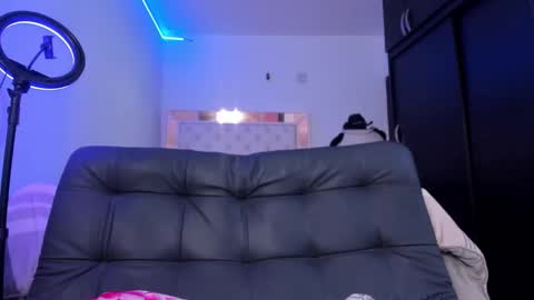 Snapshot of bella_hamilton chatting on 5, 3, 2026 bella_hamilton online show from 5, 3, 2026