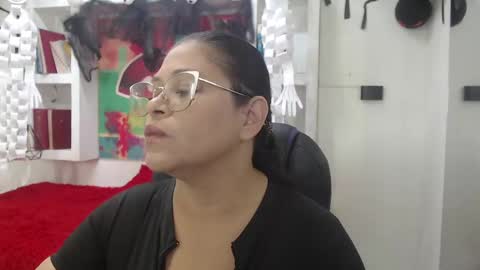 lady online show from 28, 10, 2025