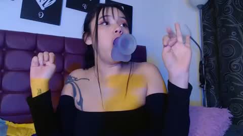 Snapshot of bella_lr chatting on 4, 3, 2025 Valentina online show from 4, 3, 2025