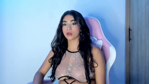 bella_ricci_ online show from 6, 3, 2025