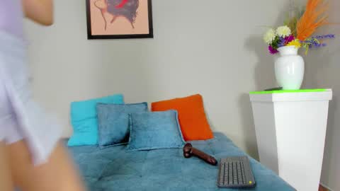 Snapshot of bella_sstone chatting on 6, 11, 2025 bella_sstone online show from 6, 11, 2025