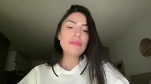 Snapshot of bella_sttone chatting on 6, 1, 2025 Bella online show from 6, 1, 2025