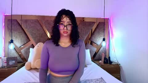 Bella Swwan  online show from 25, 4, 2026