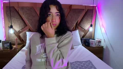 Bella Swwan  online show from 29, 4, 2026