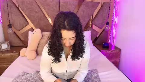 Snapshot of bella_swwan_ chatting on 9, 7, 2026 Bella Swwan online show from 9, 7, 2026