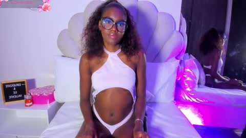 Snapshot of bellaadajud chatting on 28, 9, 2025 Bella Dajud online show from 28, 9, 2025