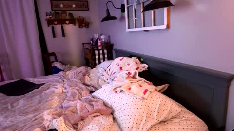 Snapshot of bellabeanz chatting on 21, 2, 2025 Roxy Rain online show from 21, 2, 2025