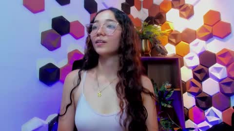 Belle Claire  online show from 16, 3, 2026