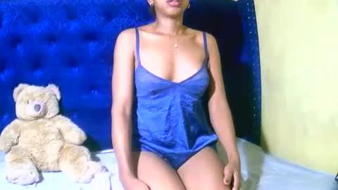 bellaena online show from 11, 9, 2025