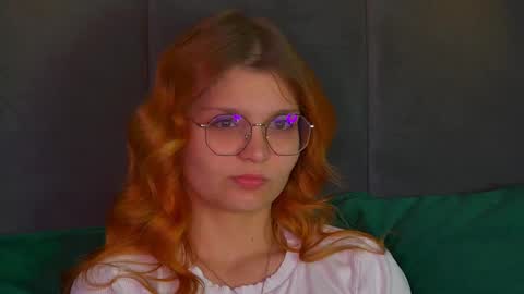 Snapshot of bellamarebelle chatting on 5, 10, 2025 BellaMarebelle online show from 5, 10, 2025