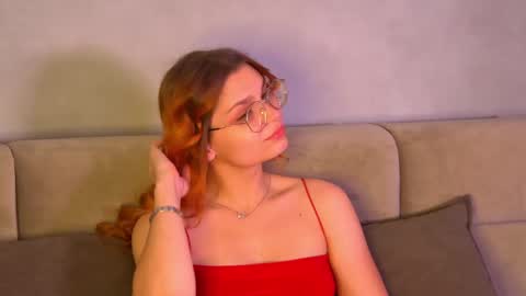 Snapshot of bellamarebelle chatting on 9, 10, 2025 BellaMarebelle online show from 9, 10, 2025