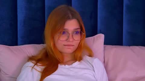 Snapshot of bellamarebelle chatting on 17, 10, 2025 BellaMarebelle online show from 17, 10, 2025