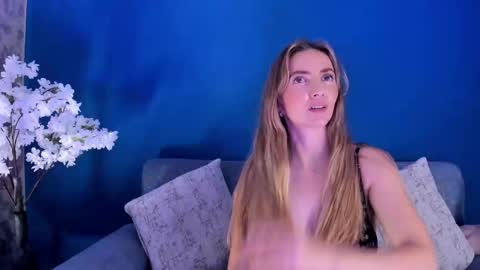 Snapshot of bellamariex chatting on 3, 10, 2025 Bella Marie online show from 3, 10, 2025