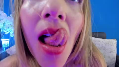 Snapshot of bellamariex chatting on 11, 7, 2026 Bella Marie online show from 11, 7, 2026