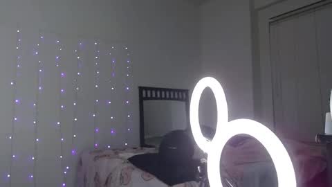 Bella Monroe online show from 9, 1, 2025