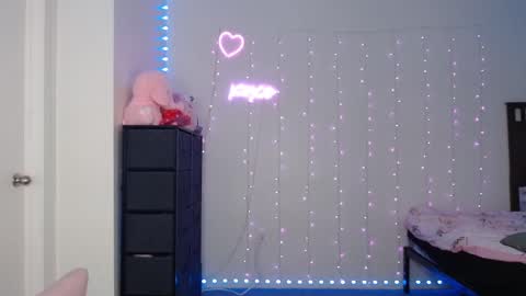 Bella Monroe online show from 10, 3, 2025