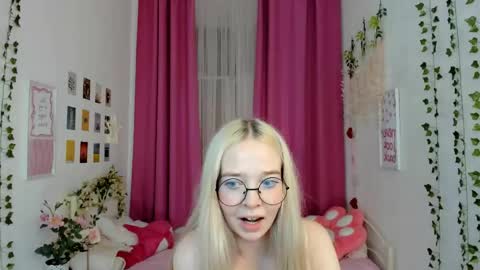 Snapshot of bellamontgomery chatting on 1, 5, 2026 Bella online show from 1, 5, 2026