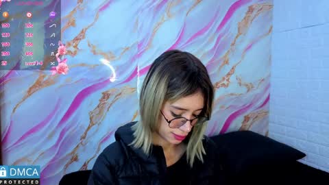 Snapshot of bellaodisea chatting on 7, 4, 2026 online show from 7, 4, 2026