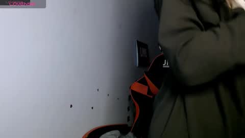 bellaqueen0701 online show from 15, 12, 2025