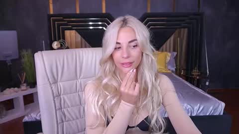 Bella online show from 3, 10, 2025