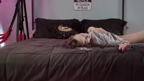 Bellaskeykeeper online show from 10, 2, 2026