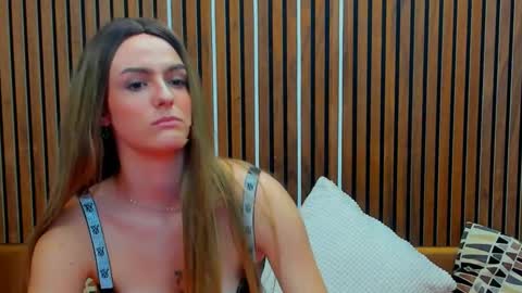 BellaSkyex online show from 18, 10, 2025