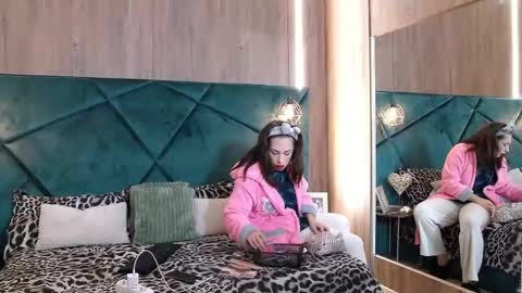 Bella Taylor online show from 2, 2, 2026