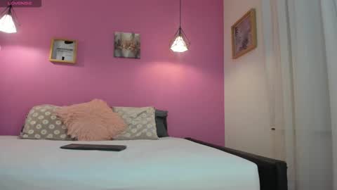 Bella Wild online show from 5, 2, 2026