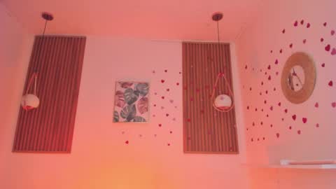 Snapshot of bellawoods_ chatting on 18, 4, 2026 laukyubey online show from 18, 4, 2026