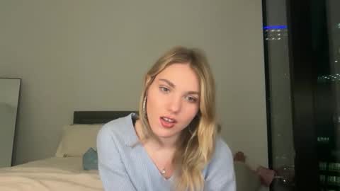 Snapshot of bellaxrxx chatting on 7, 3, 2026 Bella 3 online show from 7, 3, 2026