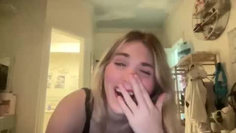 Snapshot of bellaxrxx chatting on 8, 3, 2026 Bella 3 online show from 8, 3, 2026