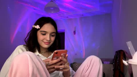 Nicole online show from 26, 4, 2026